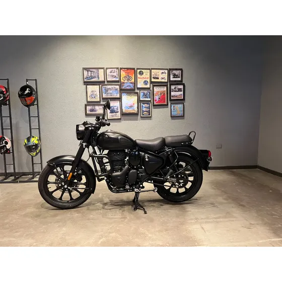 Royal Enfield Classic 350 Stealth Black