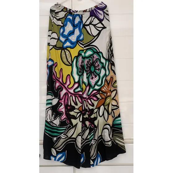 Pantalones Modelo Palazzo.