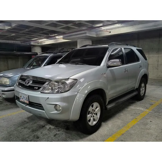 Toyota Fortuner Automático 4x4