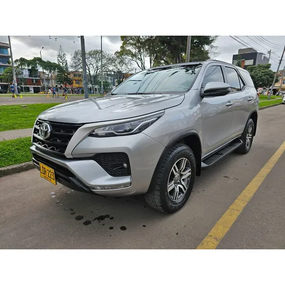Toyota Fortuner 2.4 Sr