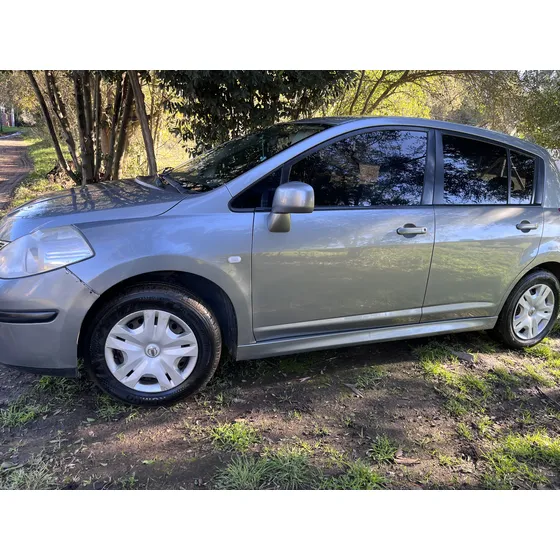 Nissan Tiida 1.8 Visia 5 P