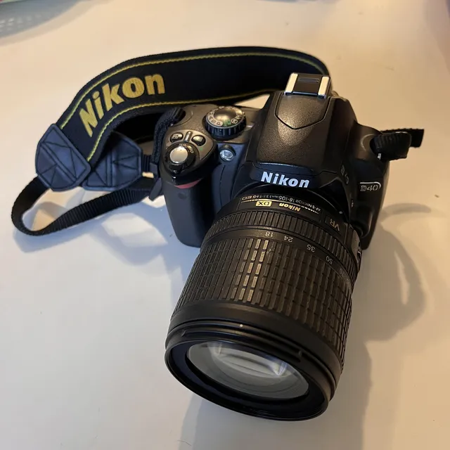 Nikon D40 Kit De Cámara Digital: Lente 18-105mm + Bolso