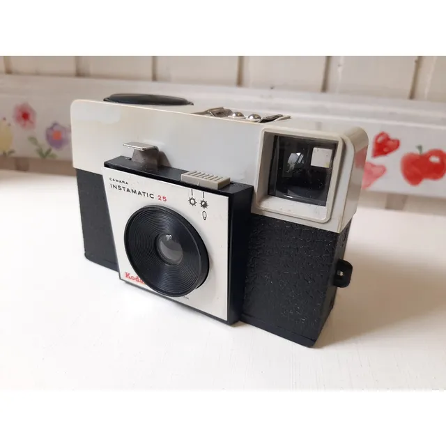 Retro Kodak Instamatic 25 - Nacional -  Martinéz Gris Y Negro