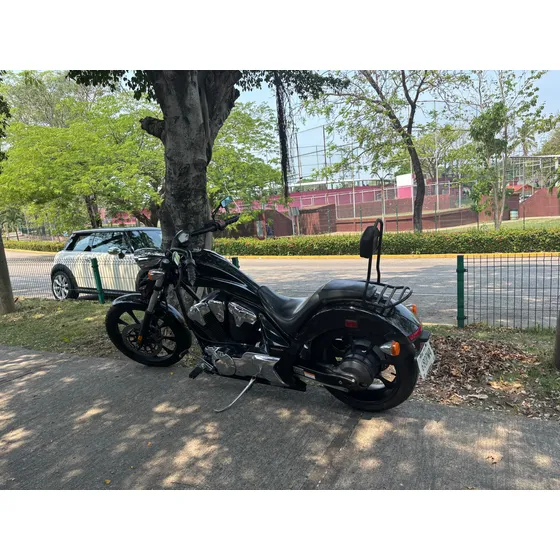 Honda Fury 1300cc    Escapes Vans&hines