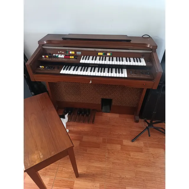 Órgano Yamaha