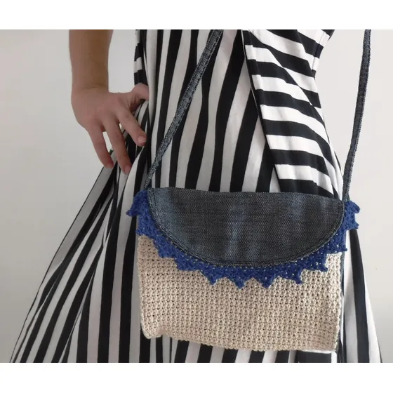 Cartera De Jean Tipo Bandolera Con Aplicación Tejida