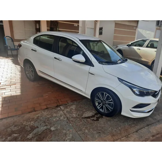 Fiat Cronos 1.8 Precision 16v Flex Aut. 4p