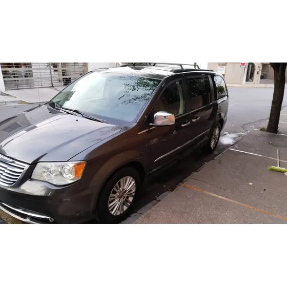 Chrysler Town & Country 3.6 Limited Mt