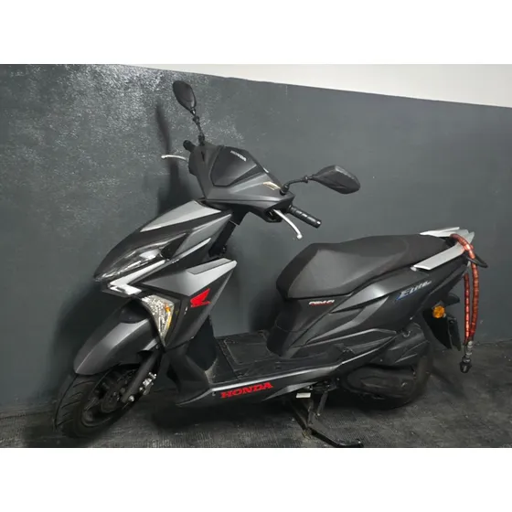 Honda Elite 125. 2900 Km. Como Nueva