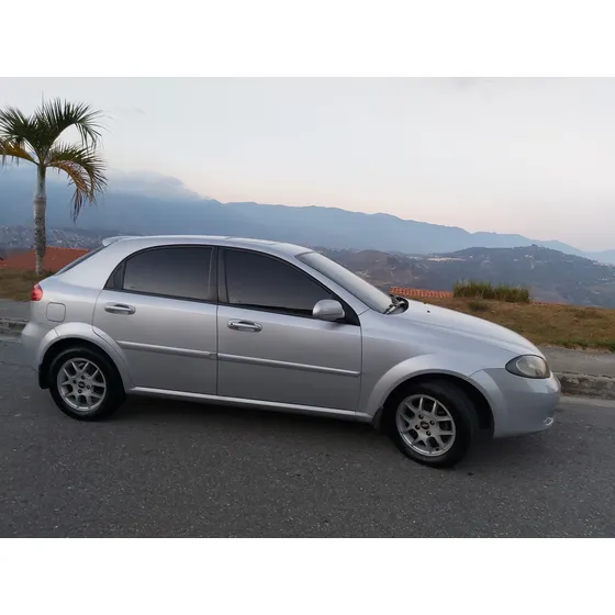 Chevrolet Optra 5 Ptas, Hatchback