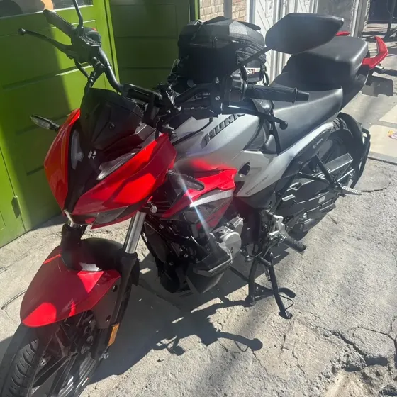 Hero Hunk 125 R Color Rojo