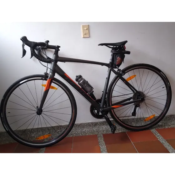 Bicicleta Marca Giant Como Nueva , Cambios Shimano.