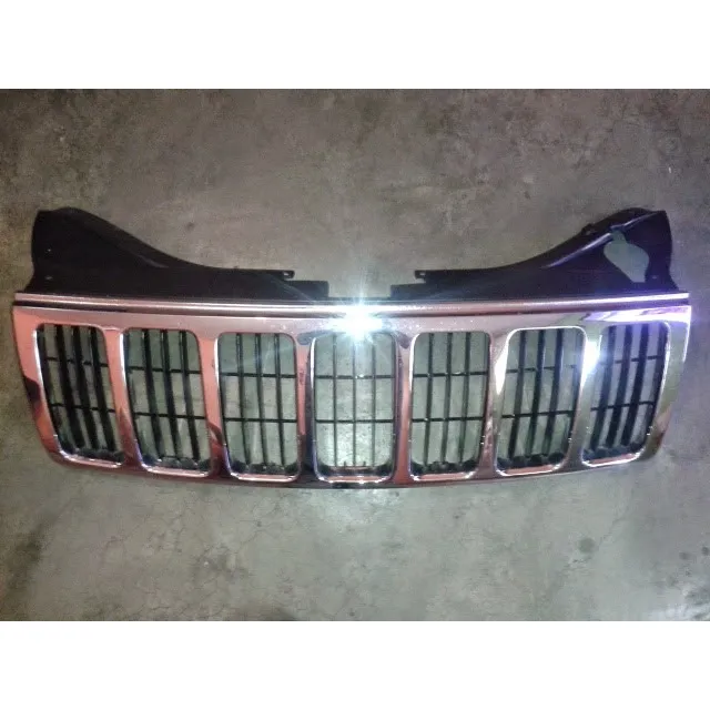 Parrilla Jeep 2005