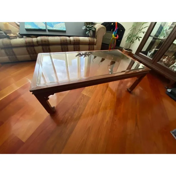Mesa De Centro Con Vidrio. Perfecto Estado