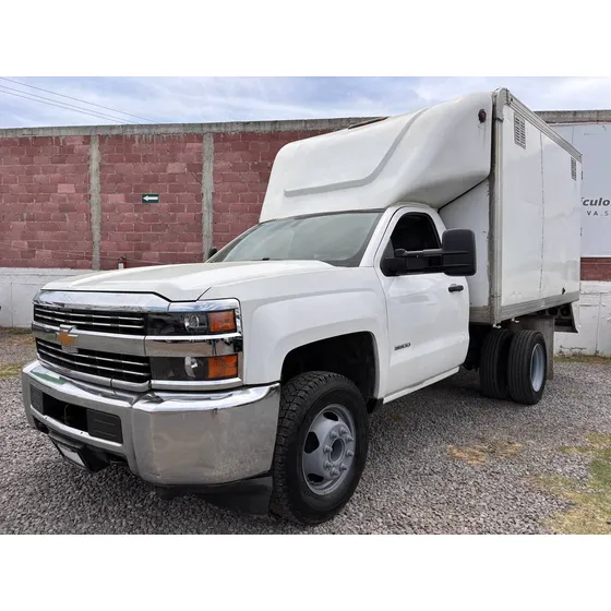 Chevrolet Silverado 6.0 3500 Chasis Cab V8 Manual 5 Vel