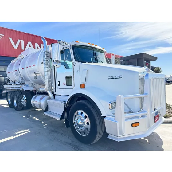 Camion Kenworth T800 Seminuevo 2016 C/ Pipa Para Combustible