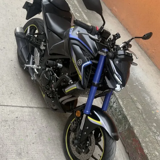 Negro Con Colores Excelente Estado Único Dueño