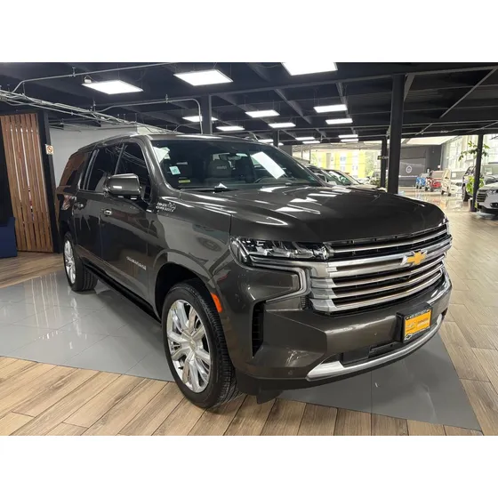 Chevrolet Suburban 6.2 V8 High Country At