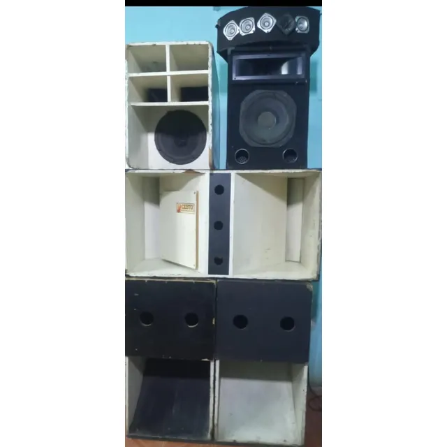 Bajos 17 Pulgadas Y Cornetas D 15 Y Un Medio De 15