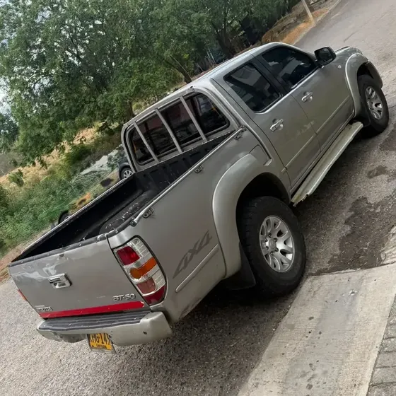 Mazda Bt-50 2011 2.6 Gasolina 4x4