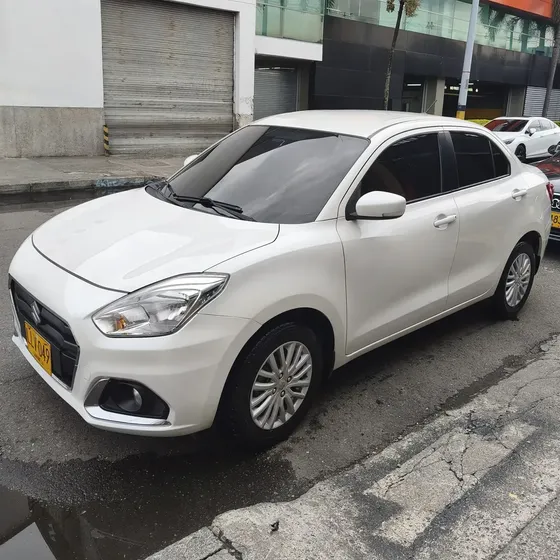Suzuki Swift 2023 1.2 Dzire At
