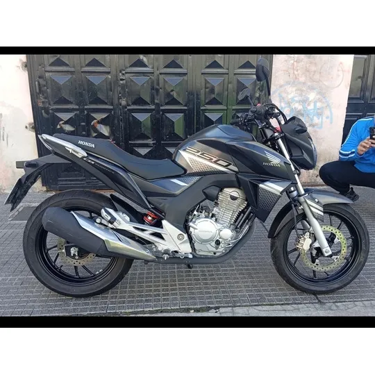 La Moto Está Como 0k , 1er Dueño,servís Oficiales En Honda!!