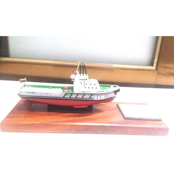 Maqueta Del Remolcador De Altura Francisco De Miranda  