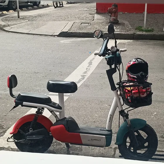 Canasta Delantera, Batería Extraible, Moto Mediana