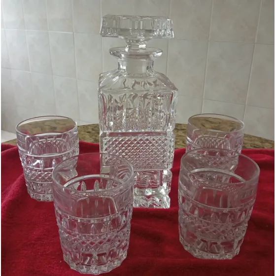 Juego De Licorera Con  Vasos De Whisky. 