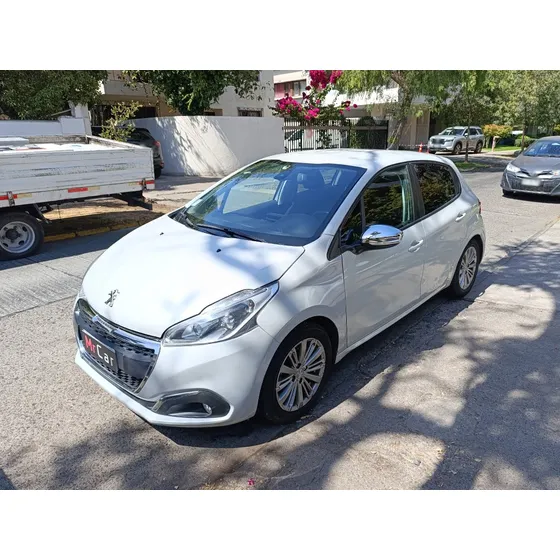 Peugeot 208 Signature