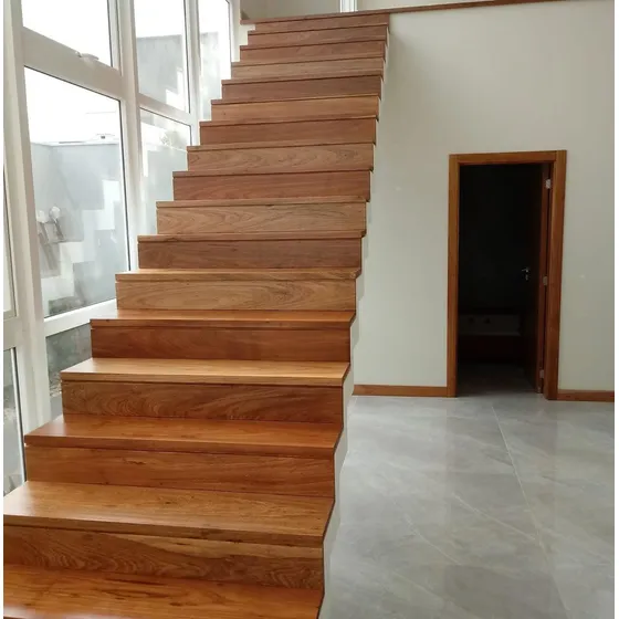 Escaleras De Hormigon Revestimiento En Madera Plastificada