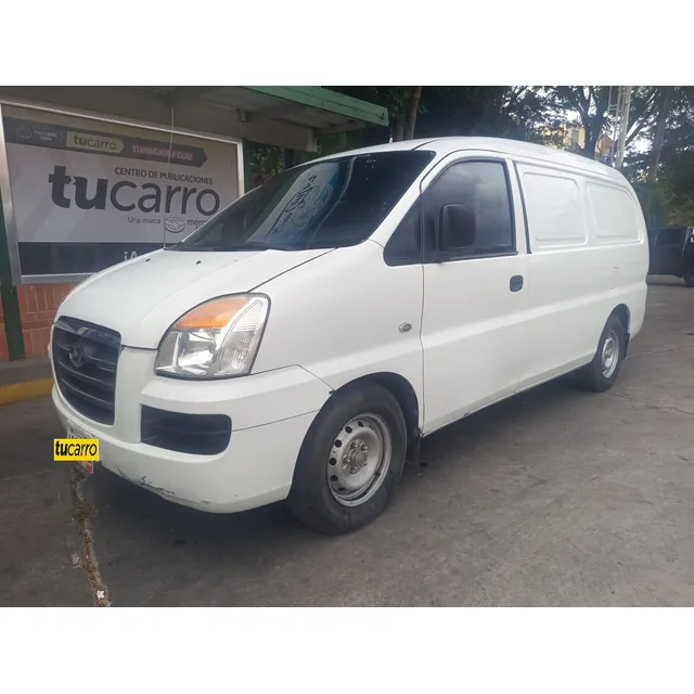 Hyundai H1 .