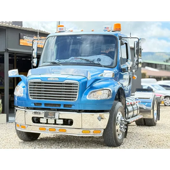 Freightliner M2106