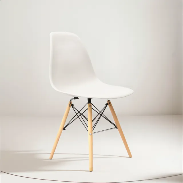 Silla En Polipropileno De Diseño Eames Blanca Color de la estructura de la silla Blanco
