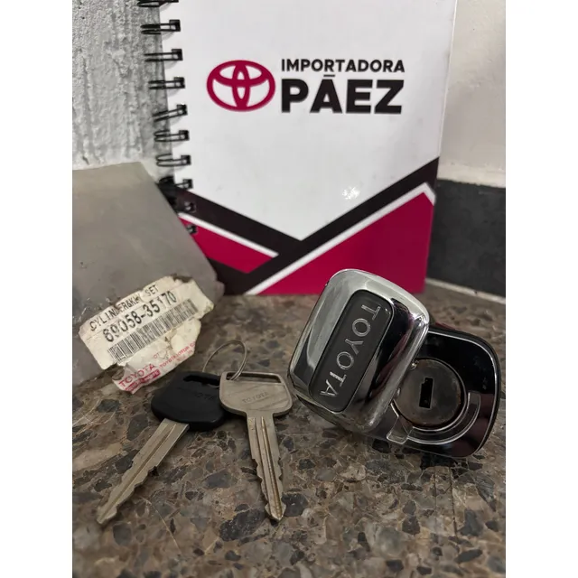 Cerradura Tapa Gasolina Hilux 4x2 2rz 3rz Original Toyota