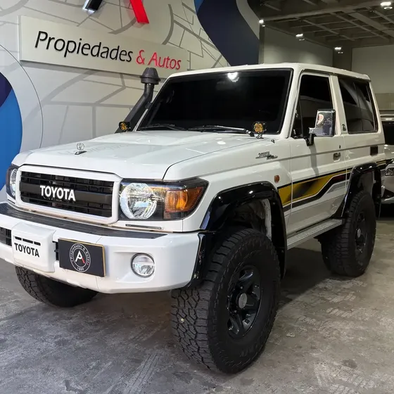 Toyota Land Cruiser 2022 4.0 70th Anniversary