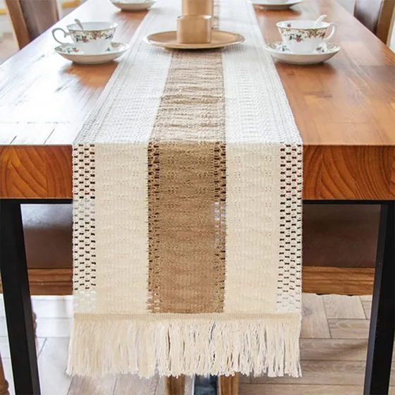 Camino De Mesa Artesanal Tejido Para Decoración Con Borlas