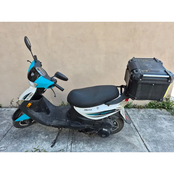 Seminueva, Automática, Comprada En Jul, Incluye Casco Y Caja