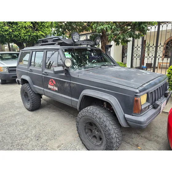 Jeep Cherokee Cherokee Sport 4x4 At