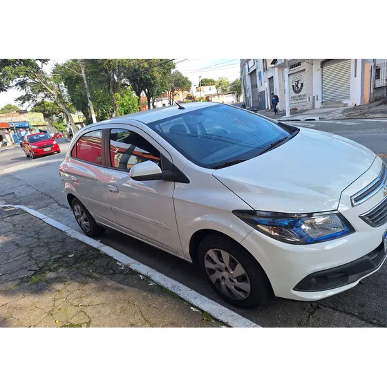 Chevrolet Onix 1.4 Lt 5p