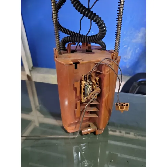 Envase O Carcasa De Bomba De Gasolina Toyota Kavak Usada 