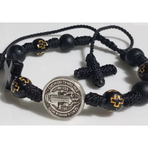 Pulsera 10nudos Con Dije De San Benito Y Piedras Onix Mate