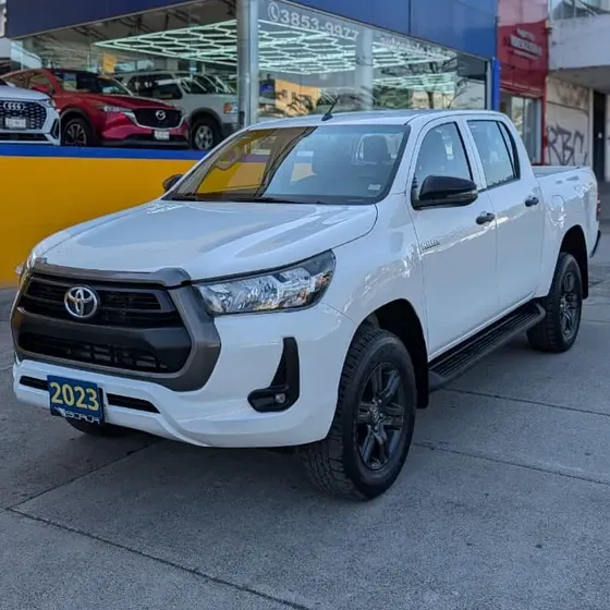 Toyota Hilux 2023 2.7 Cabina Doble Sr Mt