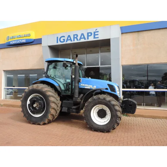 Trator New Holland - Modelo T7.245 Cabinado 4x4