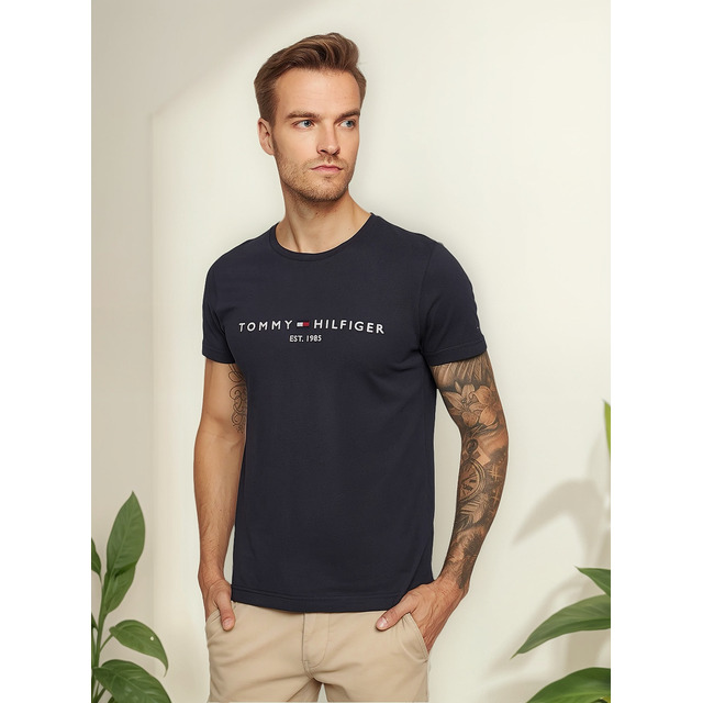 Camiseta Tommy Hilfiger Masculina Core Logo Tee Azul Marinho Camiseta Tommy Hilfiger Masculina Core Logo Tee Azul Marinho