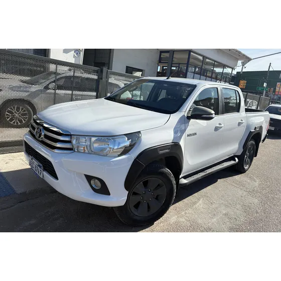 Toyota Hilux 2.4 D.cab. T.dsl Sr 4x4