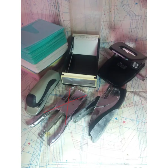 Funda Para Cd Dvd Grapadora Abre Hueco Engrapadora Usado