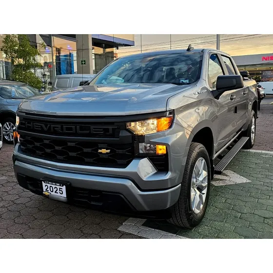 Chevrolet Silverado 5.3 V8 Custom Doble Cabina 4x4 At