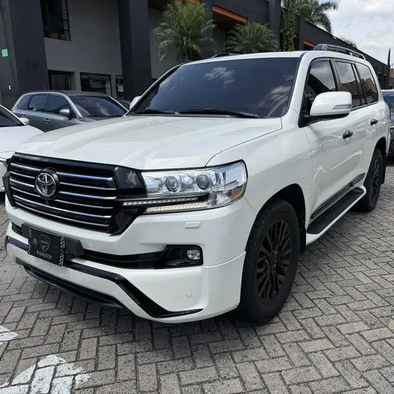 Toyota Land Cruiser 200 2017 4.6 Std