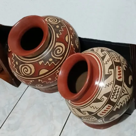 Vasijas De Barro Con Diseño Único Como Nuevas